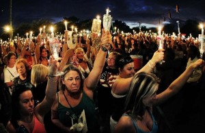fanticos-visitan-graceland-en-aniversario-de-muert