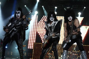 1370275749_KISS