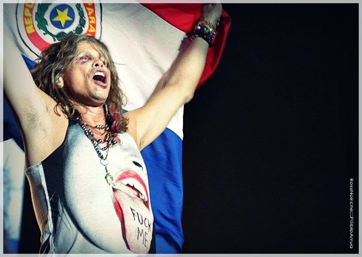 Tyler y la bandera Paraguaya