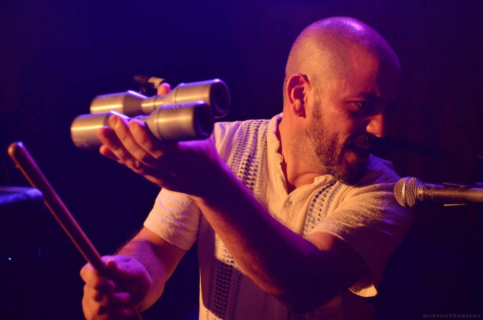 Migue Suárez, percusión.