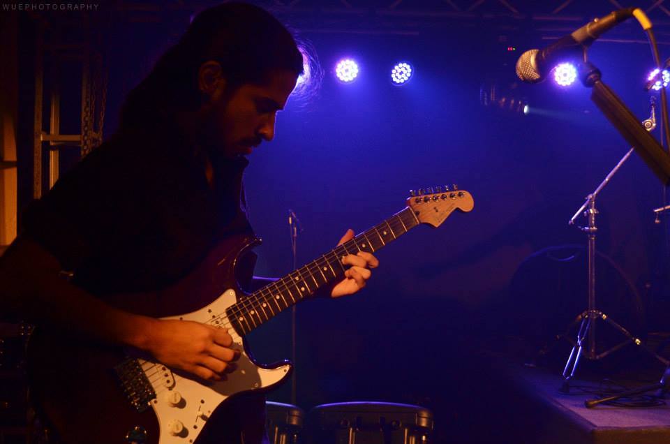 Rubén Romero, guitarra.