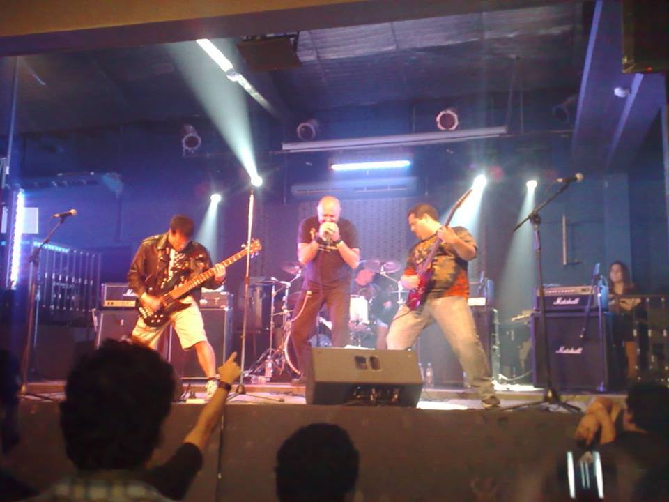 Steel Rose en vivo