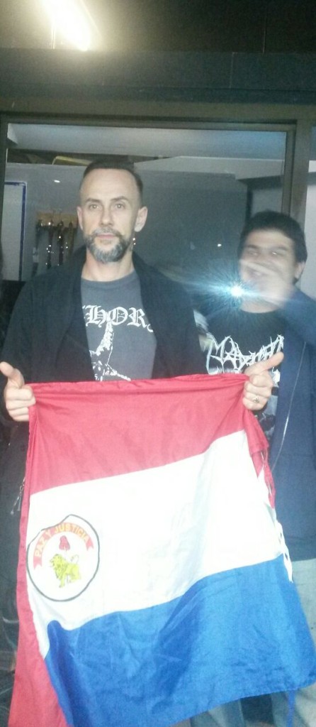 Nergal con la bandera paraguaya
