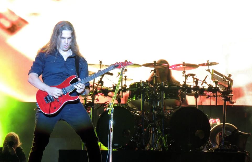 Kiko Loureiro y Chris Adler en su primer show con Megadeth