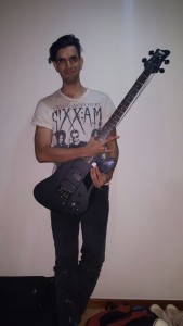 victor_rivarola_con_el_bajo_nikki_sixx