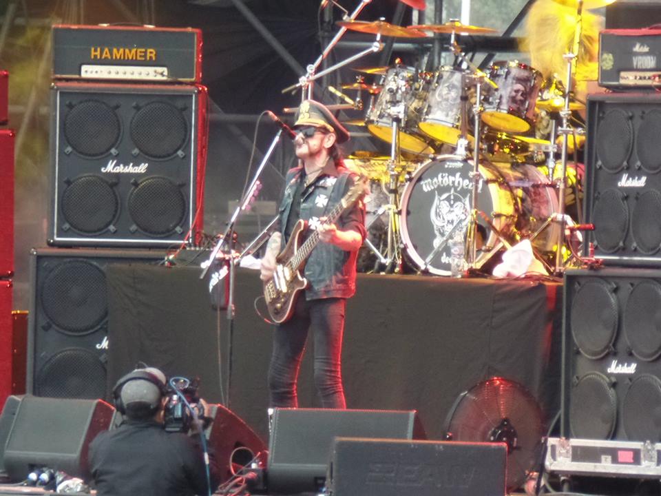 Lemmy en pleno show en el Monsters Of Rock de Buenos Aires, Argentina.