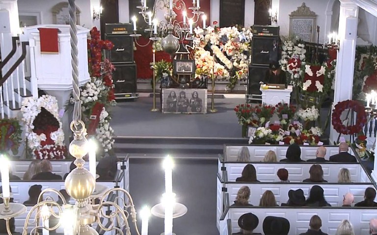 Ambientación del funeral de Lemmy Kilmister.