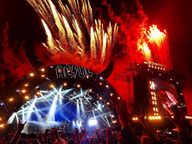 AXL ESCENARIO SOLO