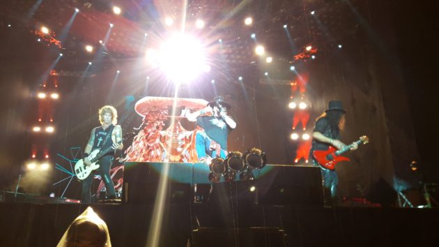 duff-axl-slash-guitarra-roja