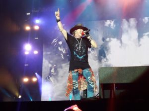 axl-levantando-la-mano-buena-foto